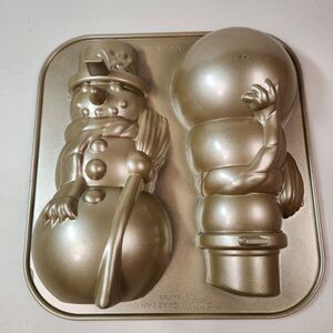 Nordic Ware 3D Snowman Nonstick Cake Pan Cast Aluminum Winter Christmas